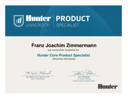 hunter product specialist Ein Produktspezialist im Bereich der Bewässerungstechnik konfiguriert die Einzelmodule immer im Konzept der Gesamtanlage mit Reserven für spätere Anpassungen oder Ergänzungen.